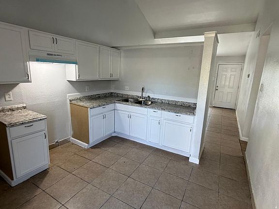 5th image of 5935 Fairgreen St