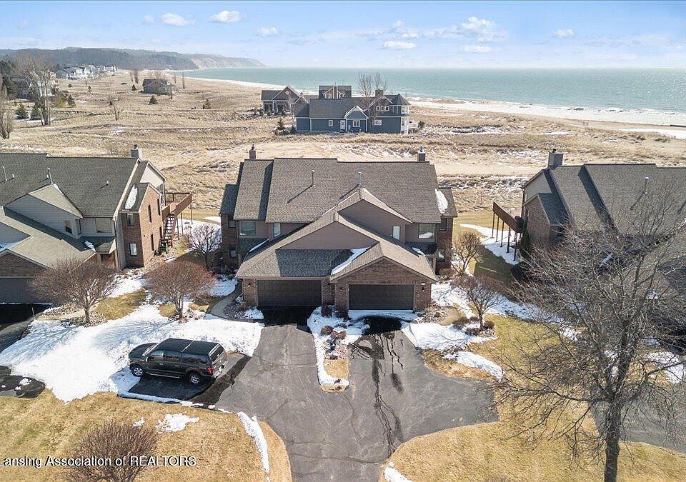 1st image of 176 Harbor Dr #55