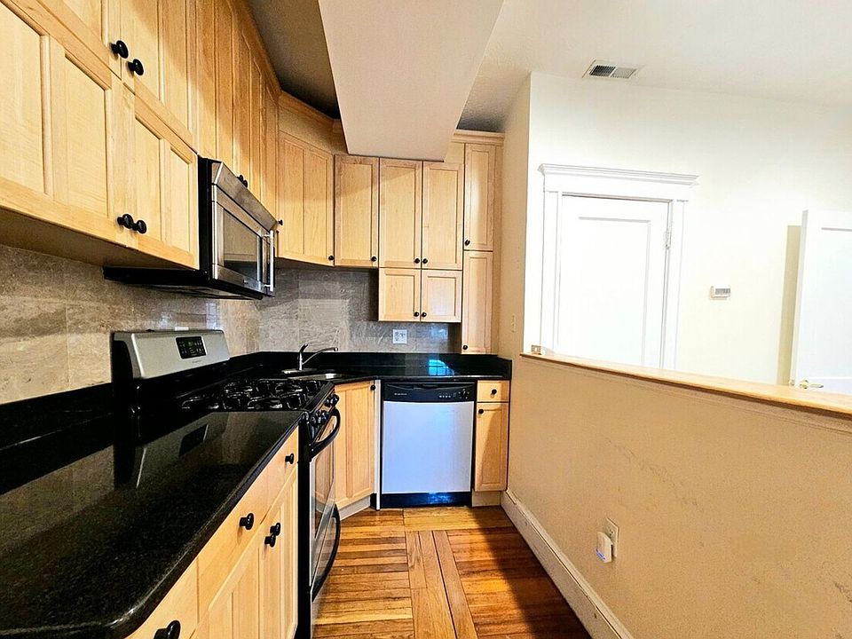 1st image of 191A Winthrop Rd #11