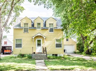 717 J St, Burwell, NE 68823