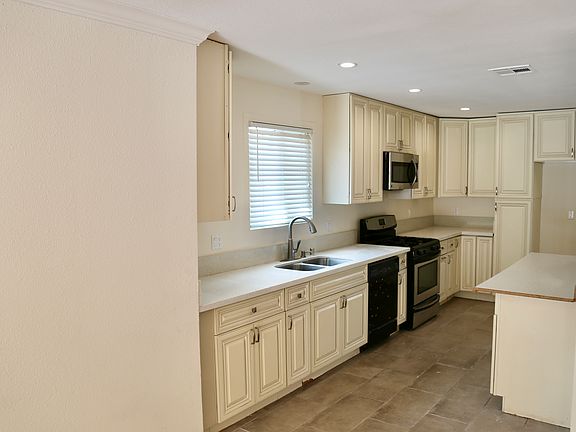 5th image of 22020 Velicata St