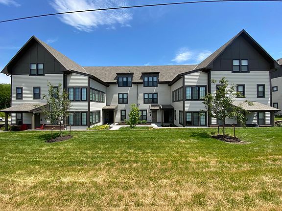 5th image of 10409 S 132nd St Unit 204
