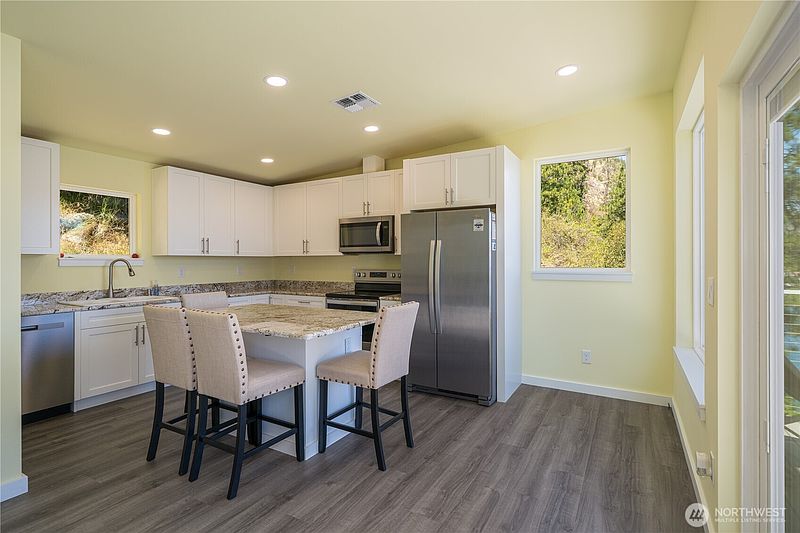 3rd image of 9064 S Lakeshore Rd.