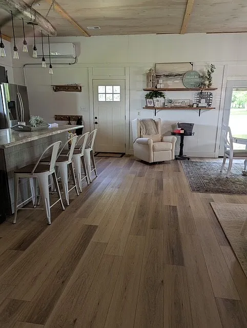 1 bed, 1560 sqft, $1,900 — Photo 3