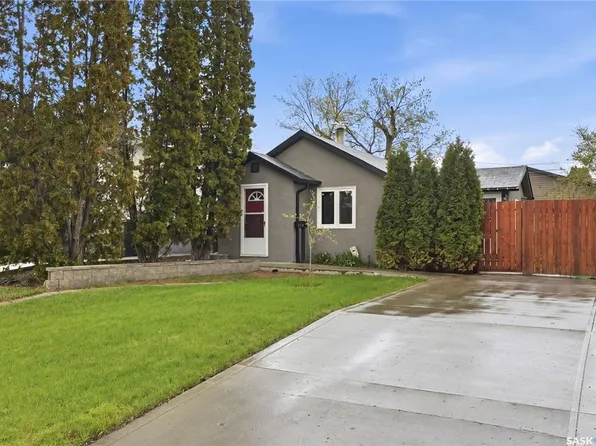 908 L AVENUE N, Saskatoon, SK S7L 2R6