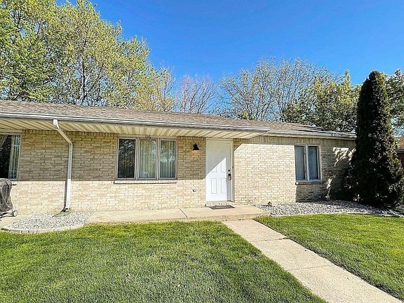 2nd image of 136 Meadows Cir #140