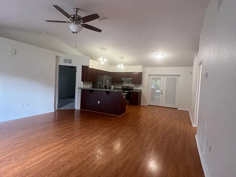 212 E Vermont Ave — Photo 3