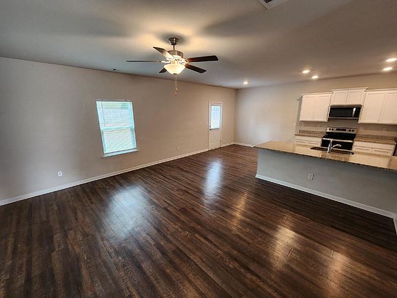 4th image of 3224 Bridgewood Dr