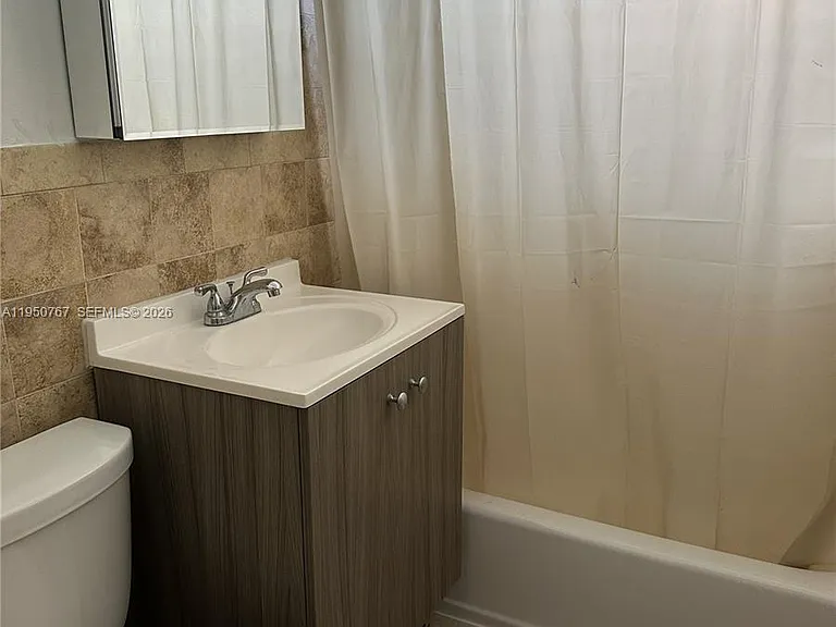 1585 NE 125th St #8 — Photo 9