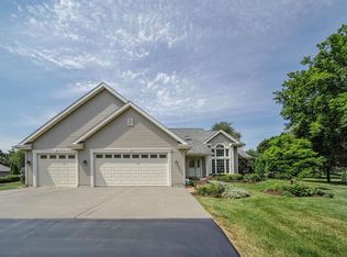 4715 Hampshire Ln, McHenry, IL 60051