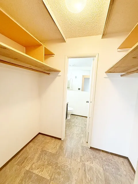 924 Shorewood Drive - B-16 — Photo 3