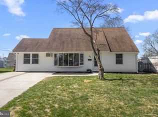 45 Jester Ln, Levittown, PA 19055