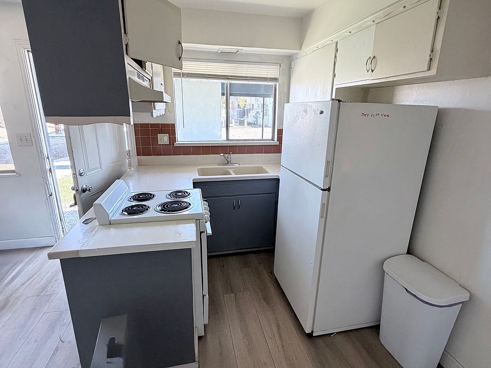 2nd image of 427 N Yosemite Ave #427