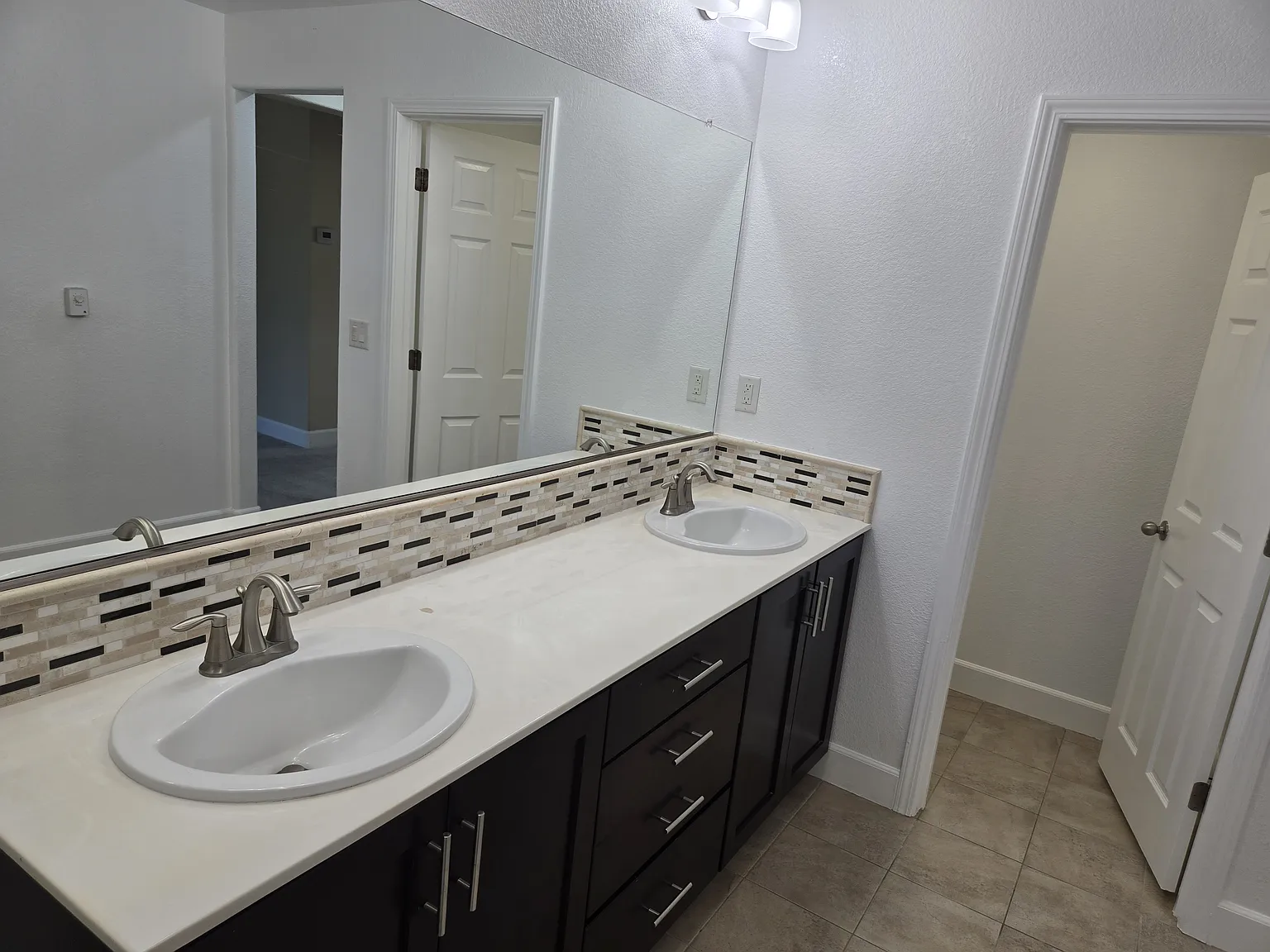 4 bed, 2570 sqft, $3,500 — Photo 4