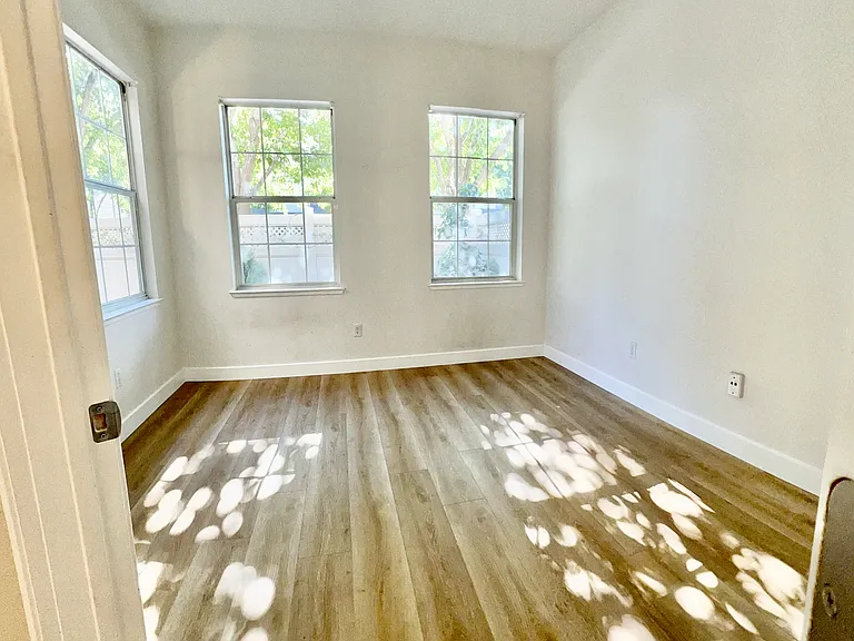 2527 Baywood Way — Photo 10