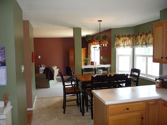 Beautiful kitchen with bay eat-in nook
