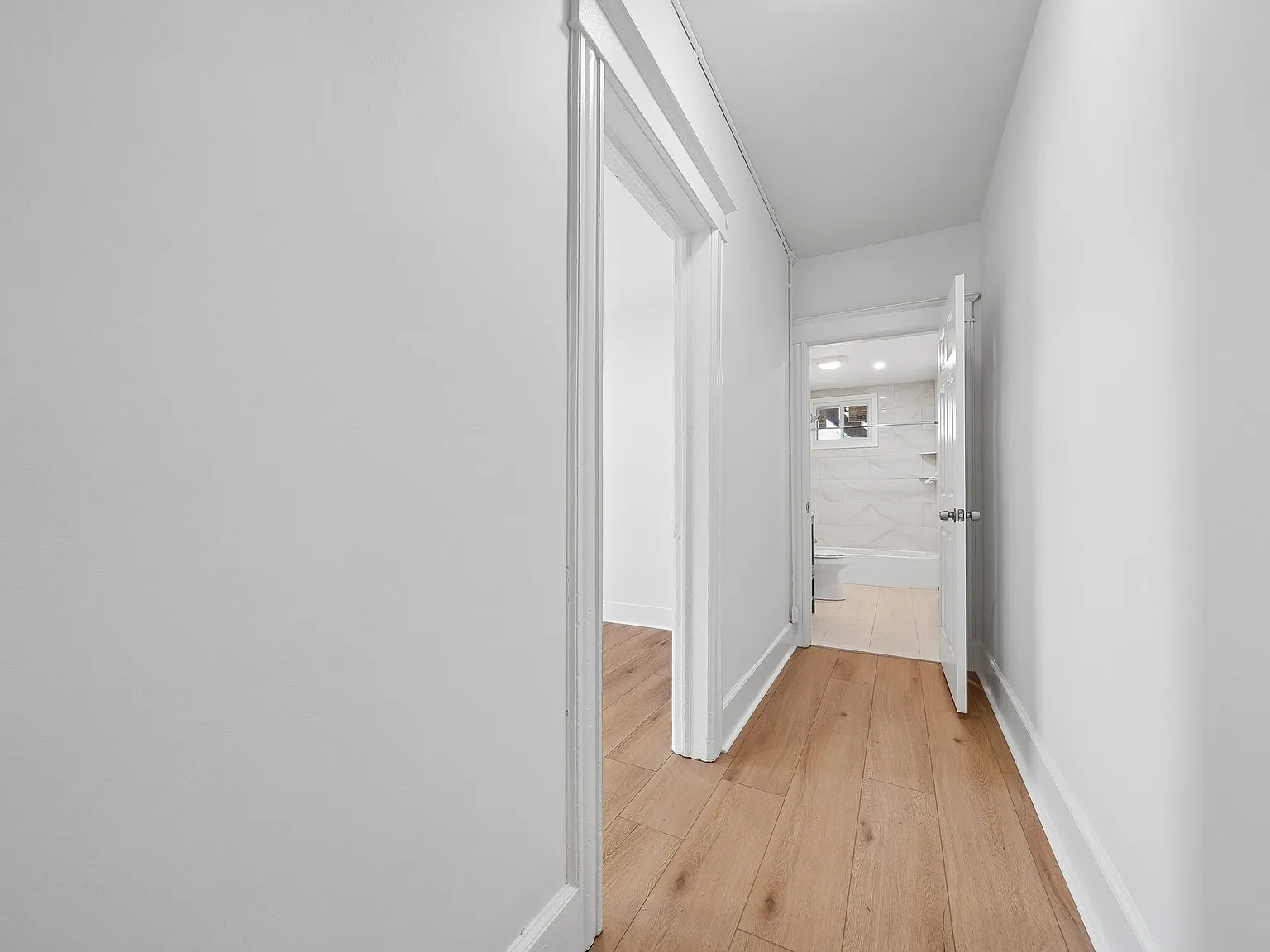 3 bed, 900 sqft, $3,600 — Photo 3
