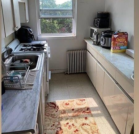3rd image of 247-42B 77th Cres #2