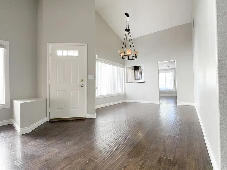 325 Cavalla St — Photo 3