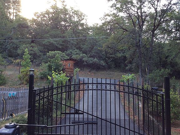 5th image of 21152 Oakwood Ln