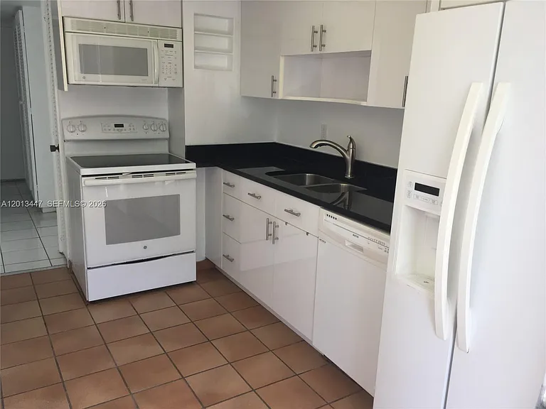 77 Crandon Blvd #2E — Photo 7