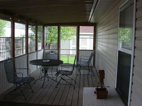 5th image of 818 Walton Ct