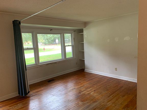 5th image of 2401 Withers St.