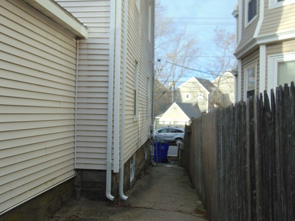 Building Photo 4
