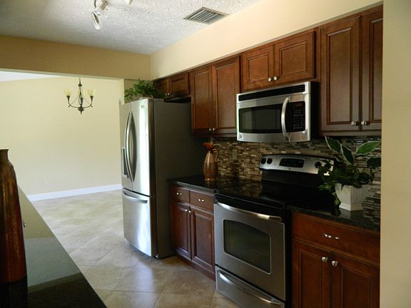 3rd image of 2374 SE Longhorn Avenue