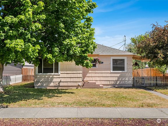 3rd image of 1113 W Gem Avenue