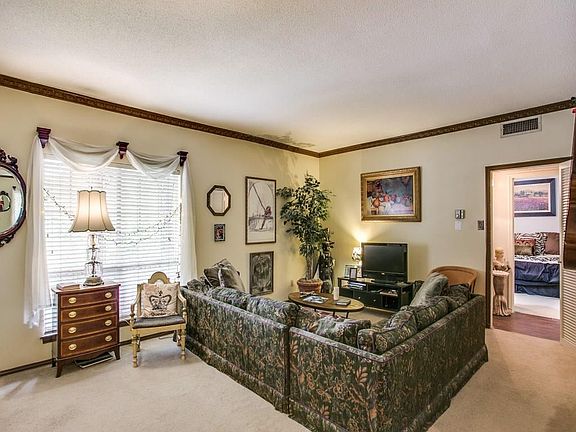 5th image of 4312 Bellaire Dr S APT 202