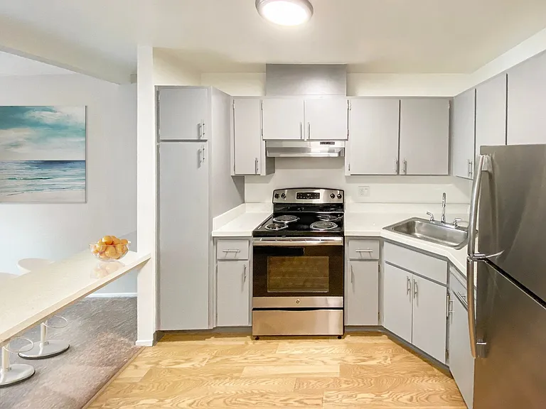 141 Del Medio Ave — Photo 2