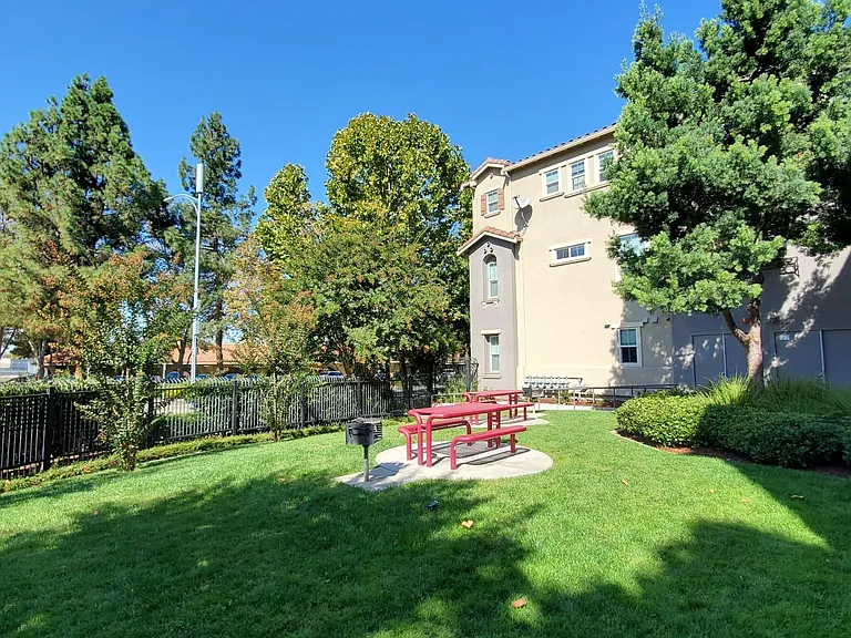 2458 Autumnvale Ave — Photo 5