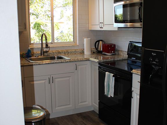 Updated kitchen and appliances