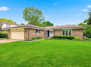 1132 S Fernandez Ave, Arlington Heights, IL 60005