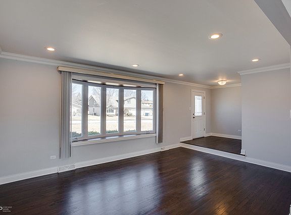 5th image of 8711 W 98th Pl