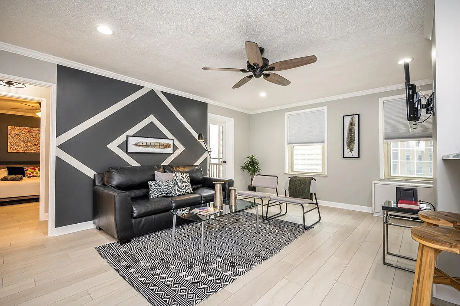1 bed, 1.0 bath, 592 sqft, $3,536 — Photo 1