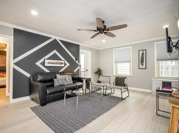 300 W Peachtree St NW, Atlanta, GA