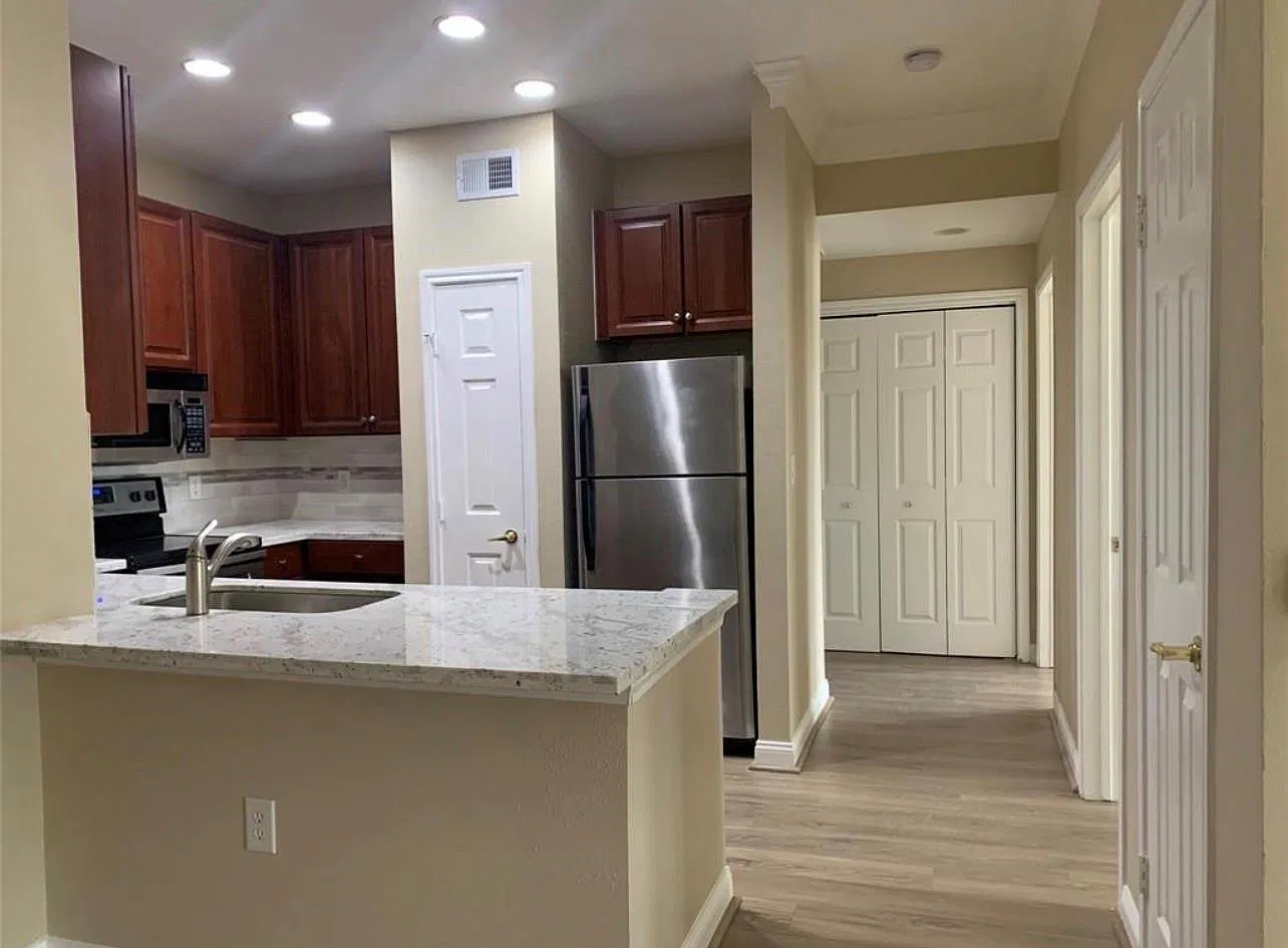 1 bed, 1.0 bath, 881 sqft, $1,650 — Photo 1