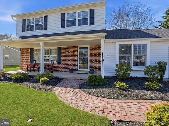 3rd image of 283 Greenview Rd