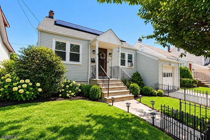1st image of 82 Perry St