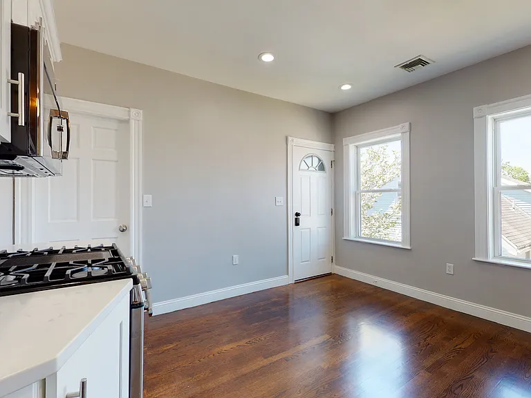 26 Elder St #3 — Photo 2