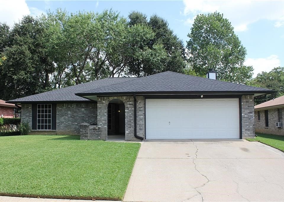 Great single story Euless home in Grapevine - Colleyville ISD.  Home has gutters and sprinklers.