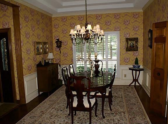 4th image of 1400 Scarborough Ln