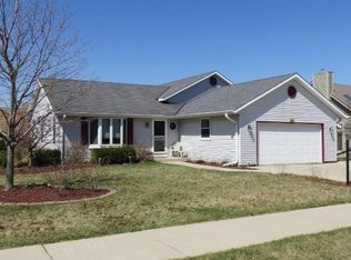 2416 Kestrel Ln, Waukesha, WI 53189