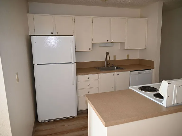 2301 SE Courtney Ave #9 — Photo 3