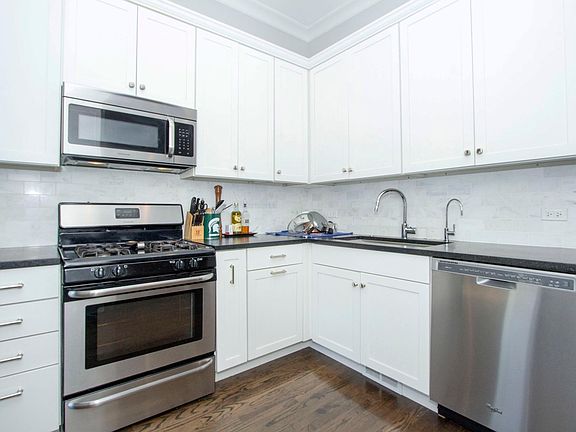 3rd image of 1041 W Oakdale Ave #1N
