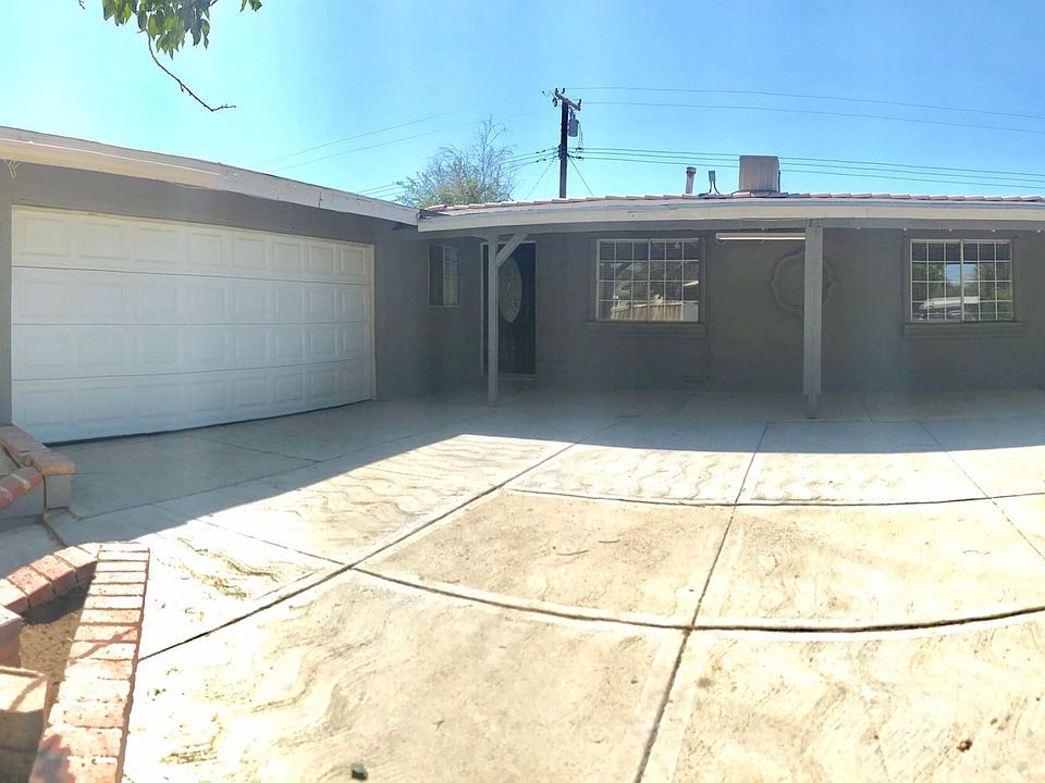 Front Entrance with 2 Car Garage Attached