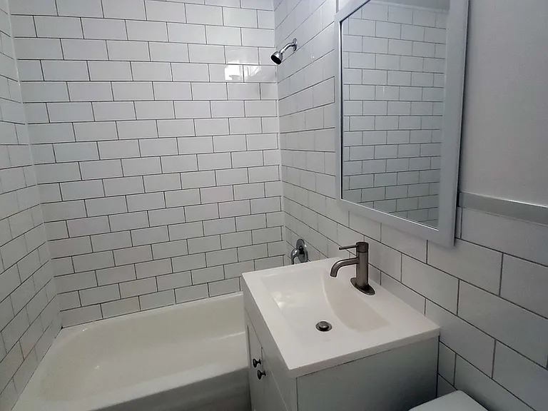 282 Romaine St — Photo 8