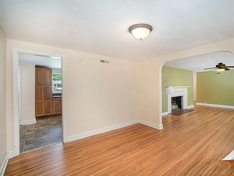 409 Edgewood Ct — Photo 5
